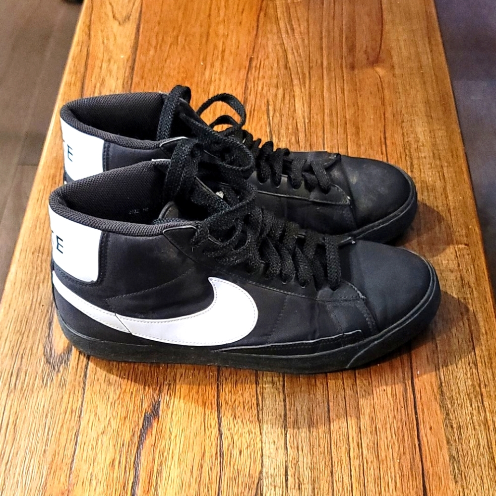 Nike Men’s Black High-Top Sneakers with White Swoosh